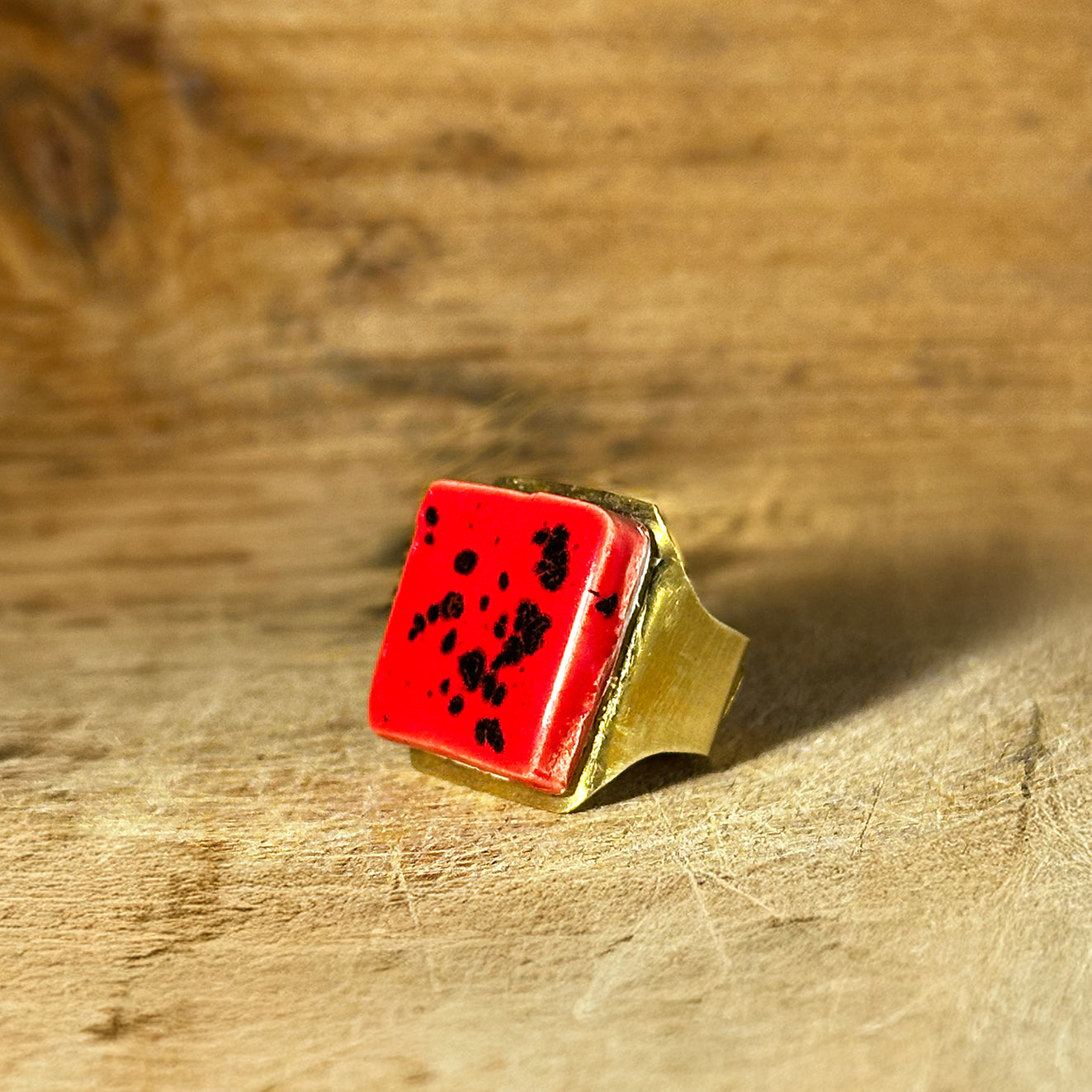 Anello artigianale maiolica in ottone, design moderno, fatta a mano in Italia, SICILIA