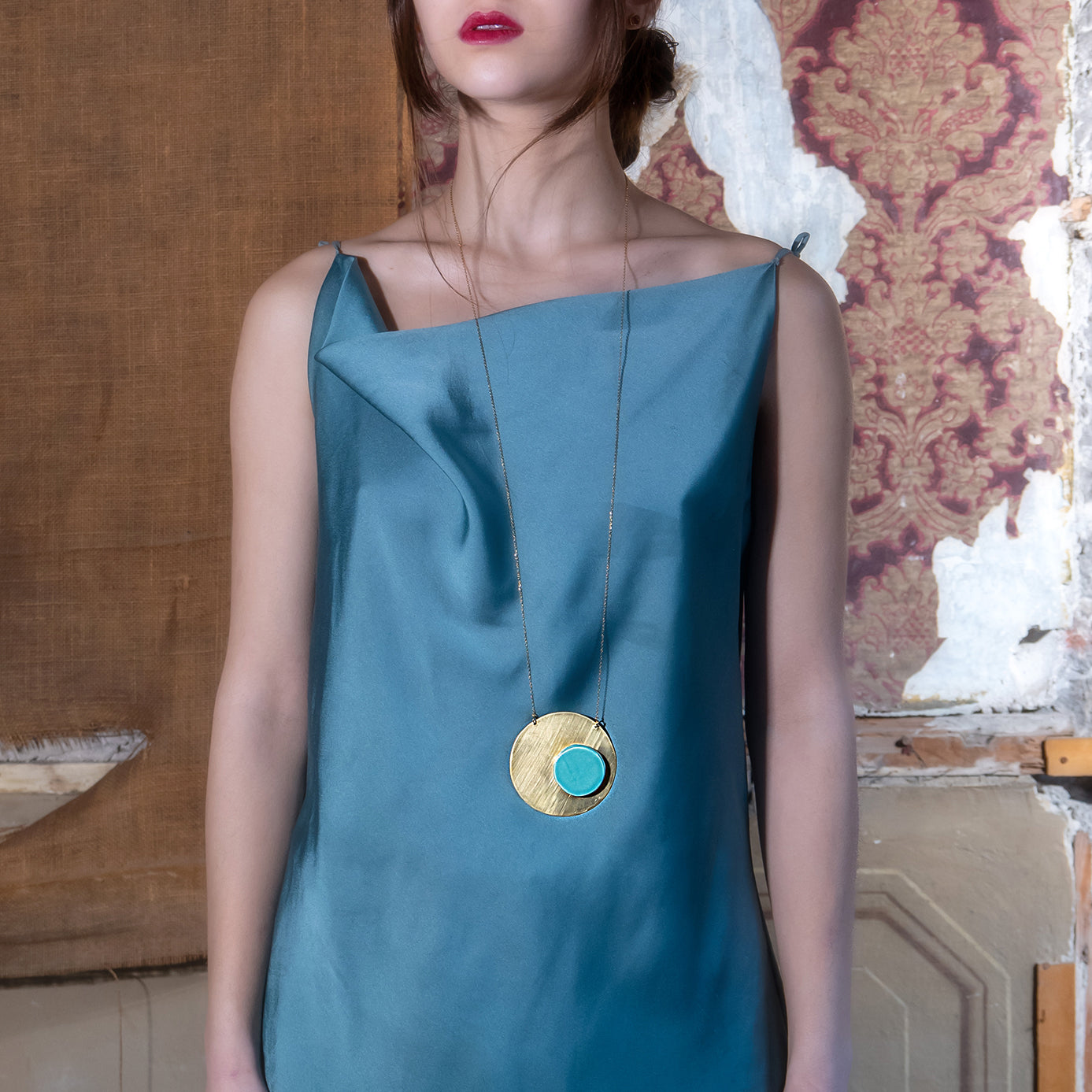 Collana artigianale ceramica in ottone, design moderno, fatta a mano in Italia, SICILIA