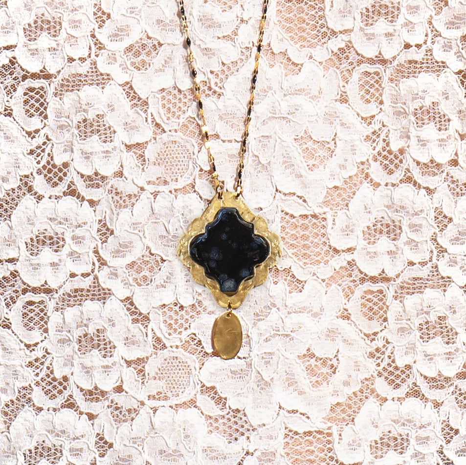 Collana artigianale ceramica in ottone, design moderno, fatta a mano in Italia, SICILIA