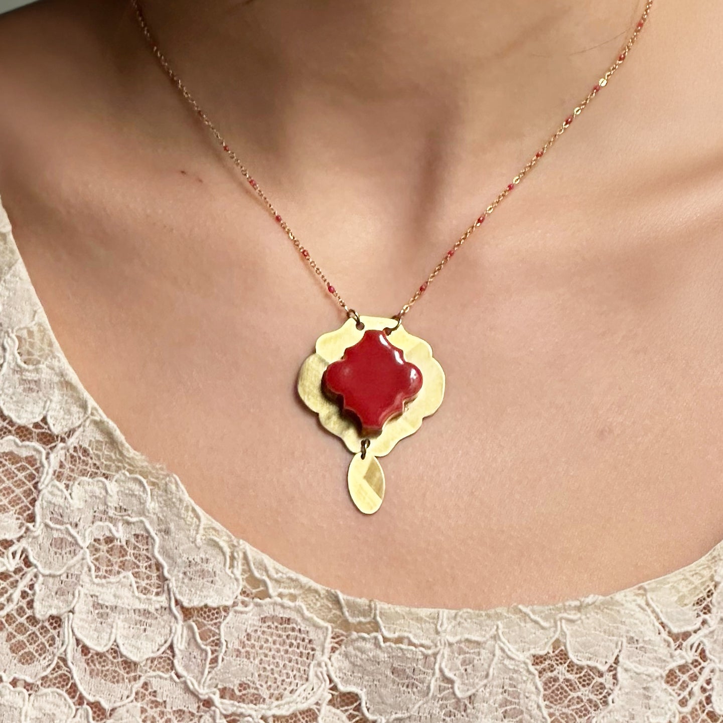 Collana artigianale ceramica in ottone, design moderno, fatta a mano in Italia, SICILIA