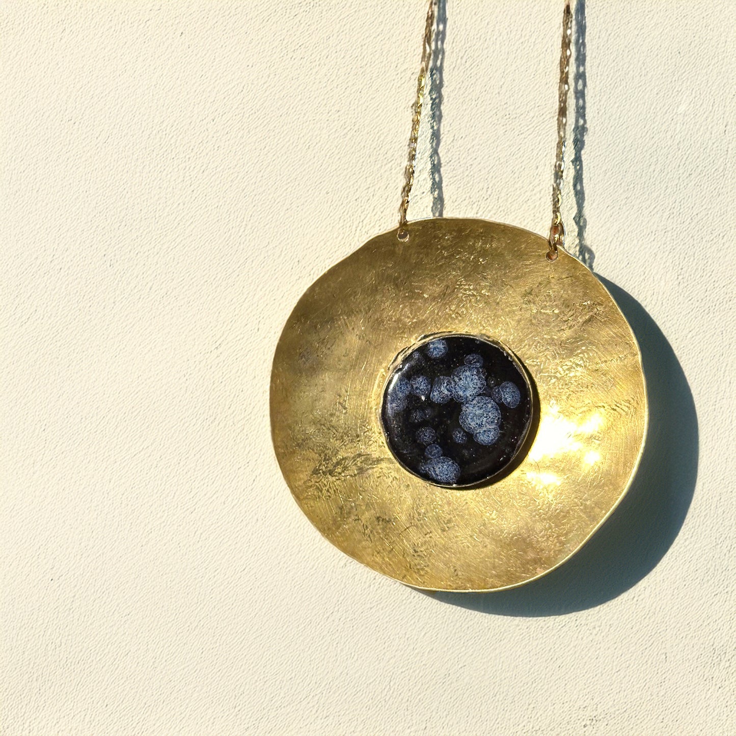 Collana artigianale ceramica in ottone, design moderno, fatta a mano in Italia, SICILIA