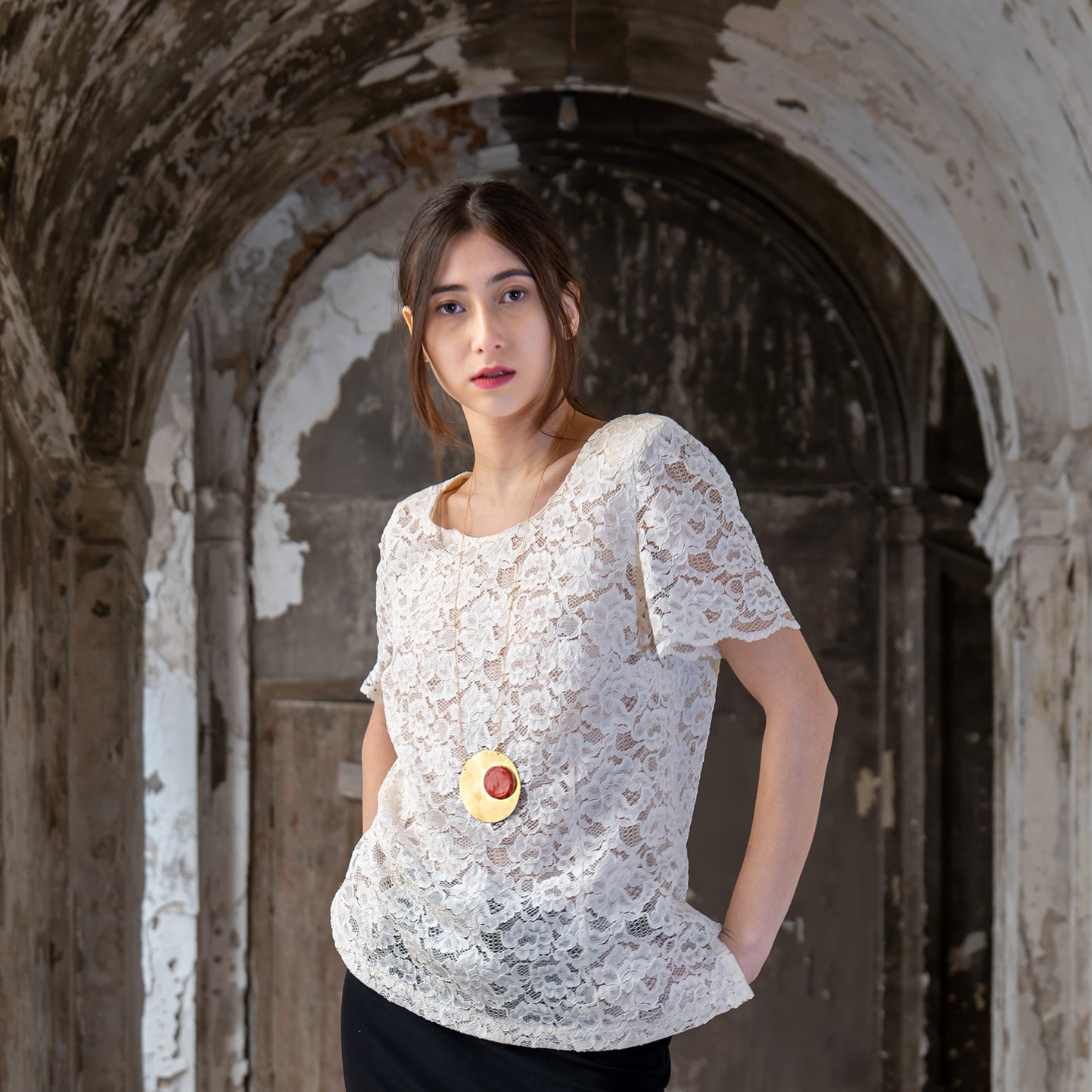 Collana artigianale ceramica in ottone, design moderno, fatta a mano in Italia, SICILIA