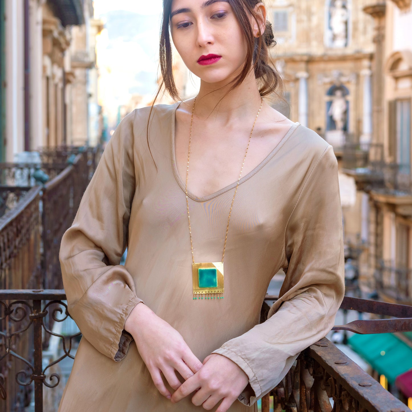 Collana artigianale ceramica in ottone, design moderno, fatta a mano in Italia, SICILIA