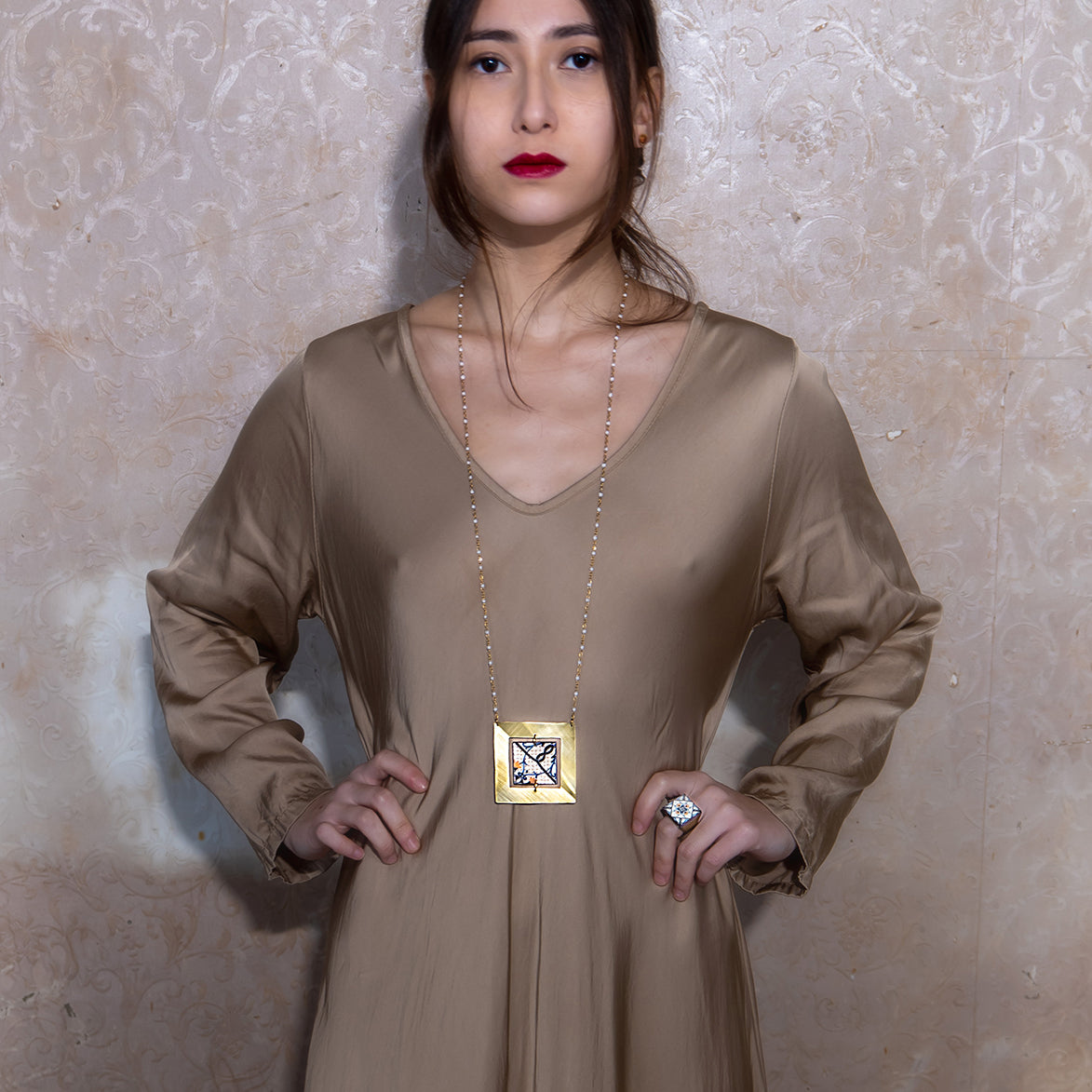 Collana artigianale maiolica in ottone, design moderno, fatta a mano in Italia, SICILIA