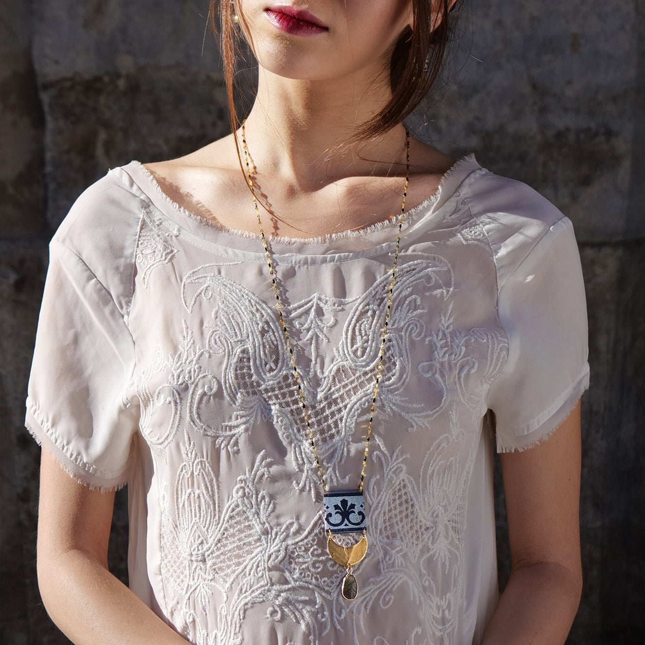 Collana artigianale maiolica in ottone, design moderno, fatta a mano in Italia, SICILIA