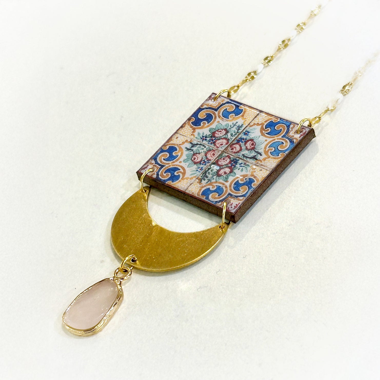 Collana artigianale ceramica in ottone, design moderno, fatta a mano in Italia, SICILIA