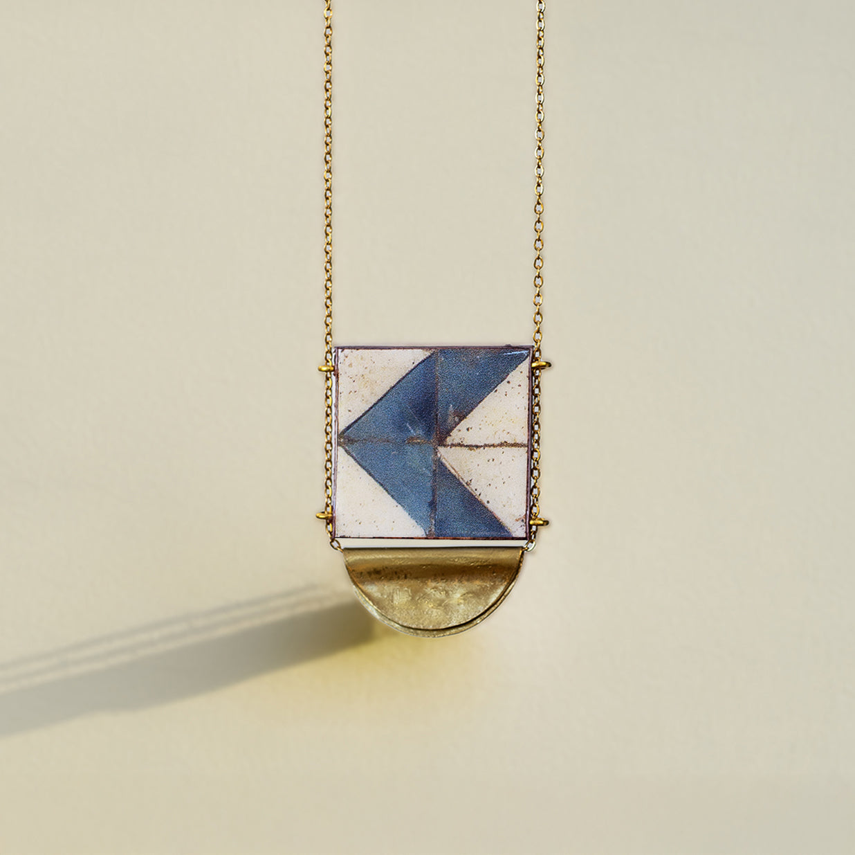 Collana artigianale maiolica in ottone, design moderno, fatta a mano in Italia, SICILIA