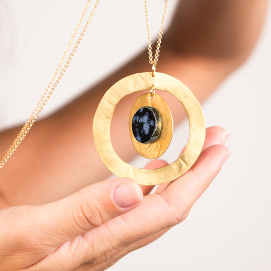 Collana artigianale in ottone e ceramica, design minimalista, FATTO A MANO IN SICILIA, ITALIA