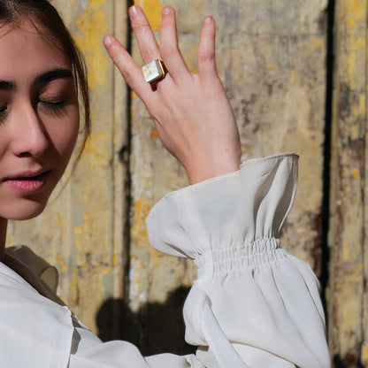 Anello artigianale ceramica in ottone, design moderno, fatta a mano in Italia, Sicilia