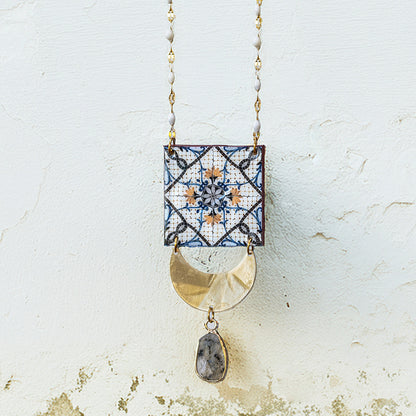 Collana artigianale maiolica in ottone, design moderno, fatta a mano in Italia, SICILIA