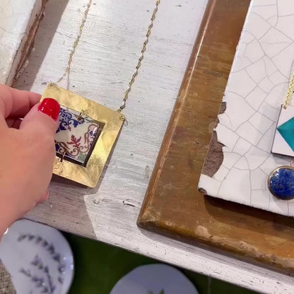 PARTHENOPE FRAME NECKLACE